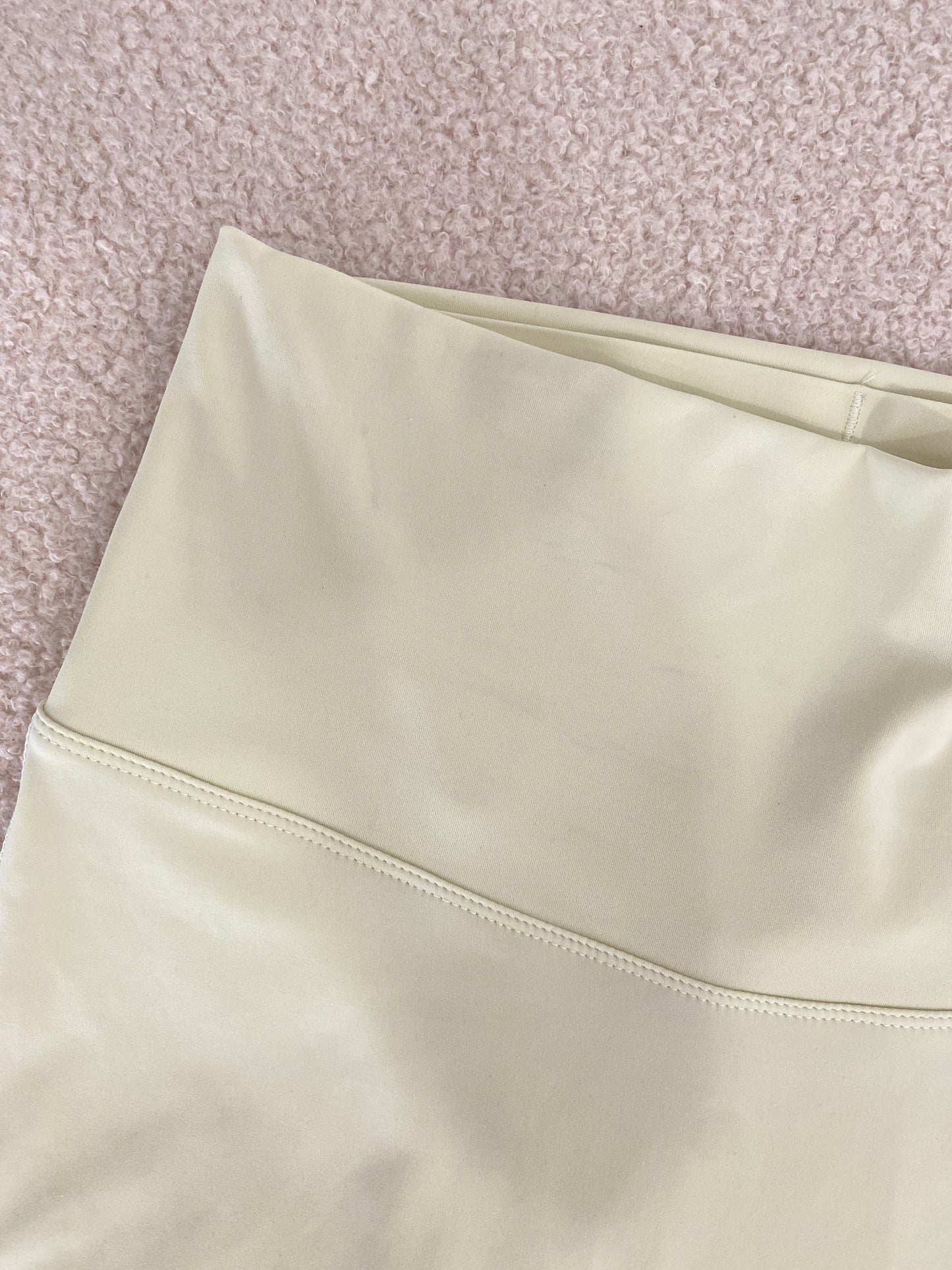 (Defeat) Pastel Back Pocket Leggings - Size M