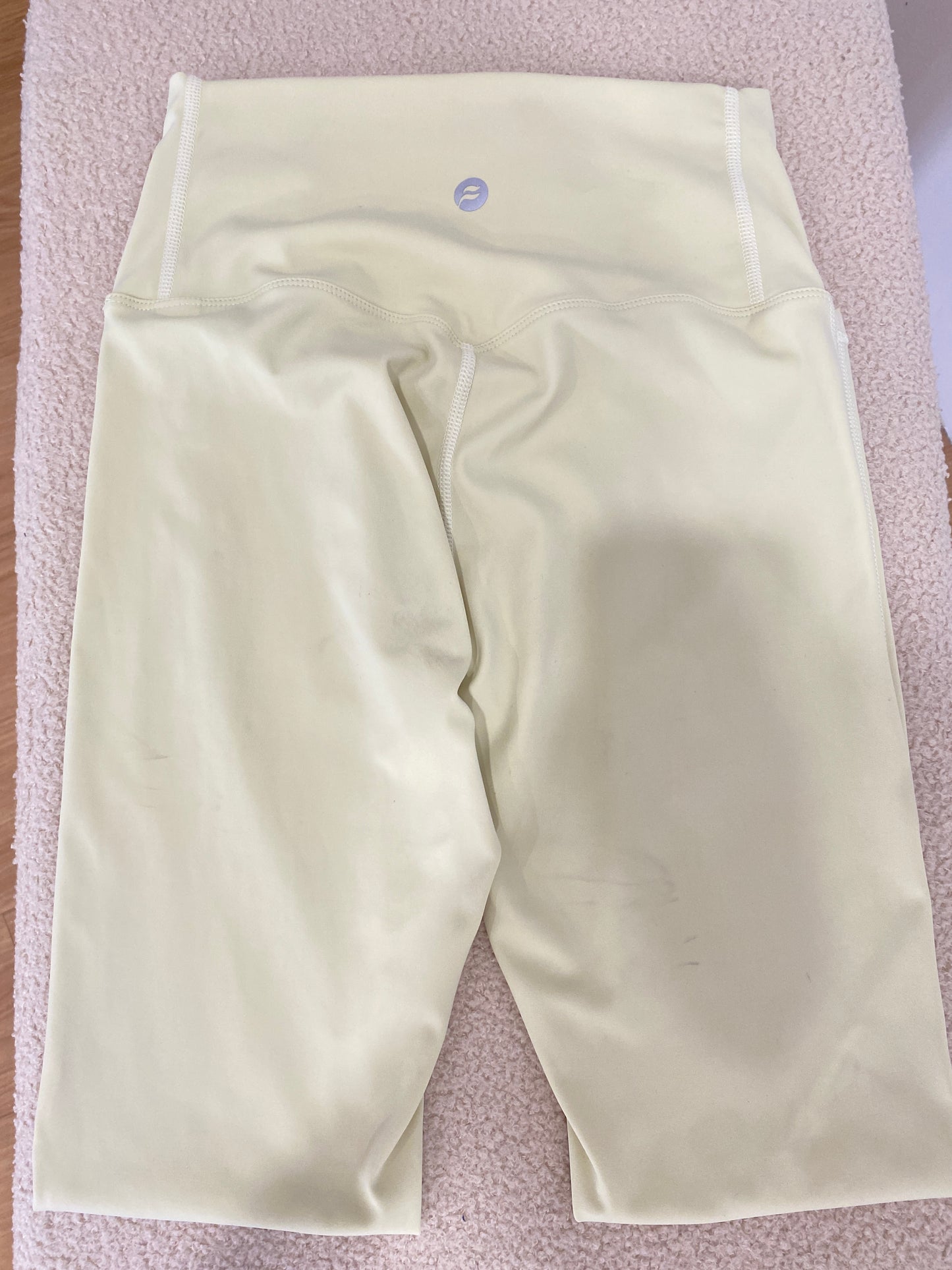 (Defeat) Pastel Back Pocket Leggings - Size M